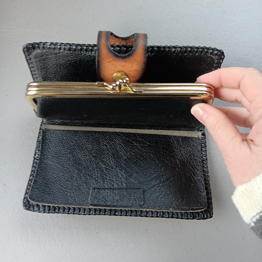 VTG Leather Tooled Wallet Women Double Kiss Lock Close Monogramed Leaf Black Tan - Picture 9 of 12